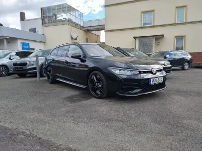 Gebraucht VW Passat R-line 193 PS (141 kW) 2025 Schwarz Kombi