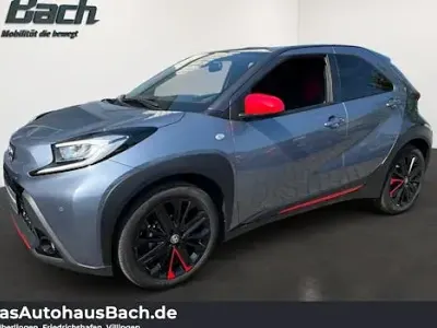 Gebraucht Toyota Aygo X 72 PS (52 kW) 2023 Celestite grey metallic / grey metallic SUV