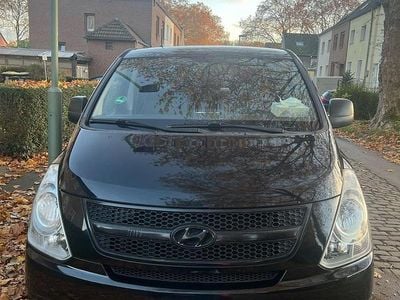 Second-hand Hyundai H-1 175 CP (128 kW) 2012 Negru Monovolum