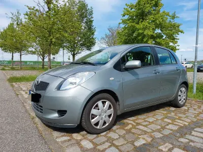 Gebraucht Toyota Yaris 90 PS (66 kW) 2006 Grau Kleinwagen