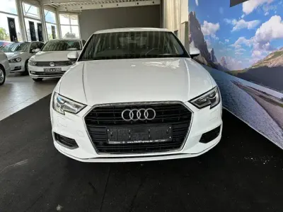 Gebraucht Audi A3 Comfort 116 PS (85 kW) 2018 Weiß Limousine