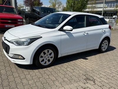 Gebraucht Hyundai i20 Classic 75 PS (55 kW) 2015 Weiß Kleinwagen