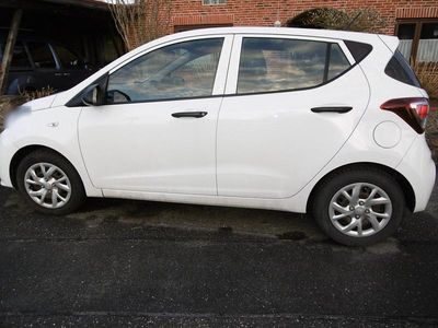 Gebraucht Hyundai i10 67 PS (49 kW) 2018 Weiß Kleinwagen