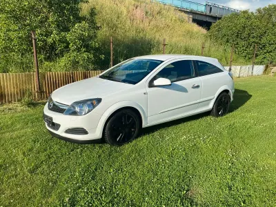 Gebraucht Opel Astra GTC Selection 90 PS (66 kW) 2009 Weiß Limousine