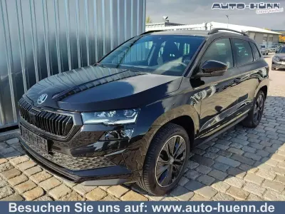 Neu Skoda Karoq SportLine 190 PS (139 kW) 2026 Schwarz metallic SUV