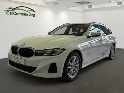 Gebraucht BMW 330e Comfort Edition 292 PS (214 kW) 2023 Weiß Limousine
