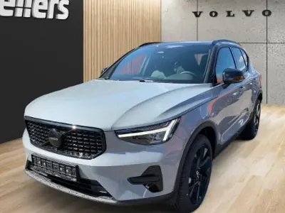 Neu Volvo XC40 Plus 197 PS (144 kW) 2026 Grau SUV