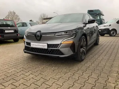 Usata Renault Megane E-Tech Iconic 160 kW (218 CV) 2022 Grigio Berlina