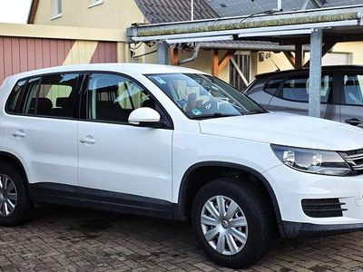 Gebraucht VW Tiguan Trendline 122 PS (89 kW) 2011 Weiß SUV