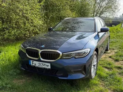 Gebraucht BMW 330e 292 PS (214 kW) 2021 Blau Kombi