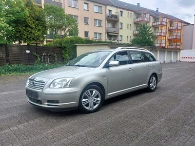 gebraucht Toyota Avensis 2.2 Diesel / 136 Tsd. / Klima / Tempo / AHK