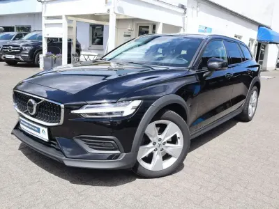 Gebraucht Volvo V60 CC Plus 197 PS (144 kW) 2023 Black solid stone Kombi