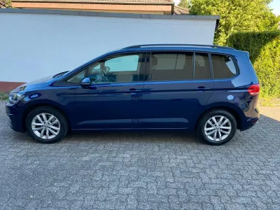 Gebraucht VW Touran Comfortline 110 PS (80 kW) 2017 Blau Van / Kleinbus