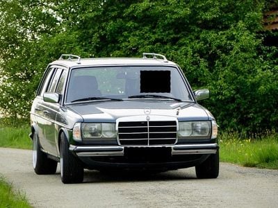 Usata Mercedes 240 72 CV (52 kW) 1981 Grigio Station wagon