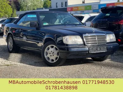 Gebraucht Mercedes E220 150 PS (110 kW) 1996 Blau Cabrio