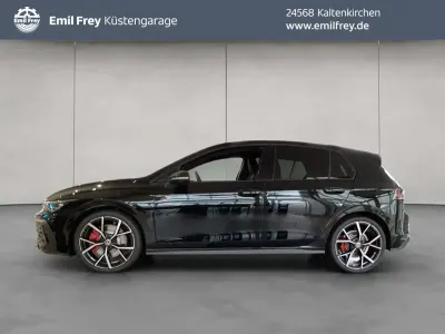Gebraucht VW Golf VIII Style 265 PS (194 kW) 2025 Grenadillschwarz metallic Limousine