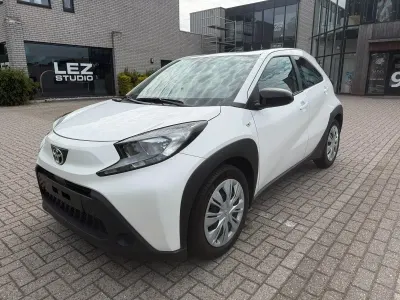 Gebraucht Toyota Aygo X X-play 72 PS (52 kW) 2023 Weiß SUV