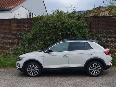 Second-hand VW T-Roc Goal 150 CP (110 kW) 2024 Alb SUV