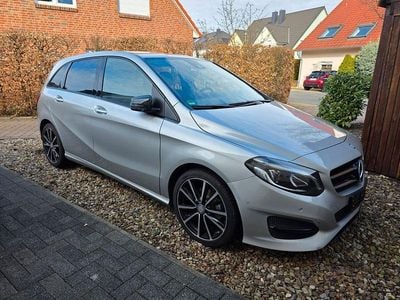 Gebraucht Mercedes B200 Urban 156 PS (114 kW) 2016 Grau Van / Kleinbus