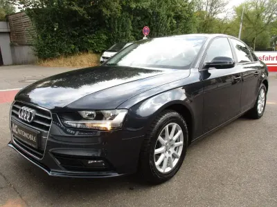 Gebraucht Audi A4 Attraction 170 PS (125 kW) 2012 Blau Limousine