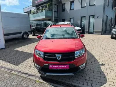 Gebraucht Dacia Sandero Stepway Ambiance 90 PS (66 kW) 2014 Rot Limousine