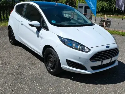 Gebraucht Ford Fiesta 80 PS (58 kW) 2015 Weiß Kleinwagen