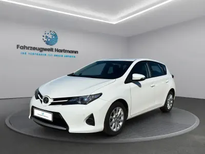 Gebraucht Toyota Auris 99 PS (72 kW) 2015 Super (pure) white ii Limousine