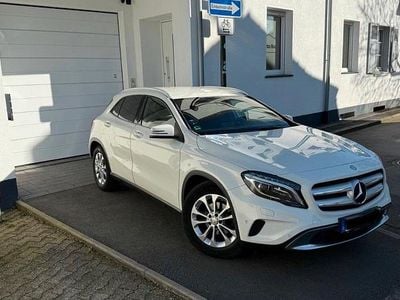 Usata Mercedes GLA220 170 CV (125 kW) 2015 Bianco SUV