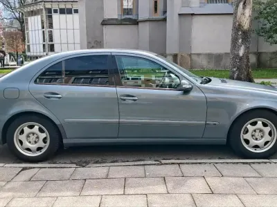 Gebraucht Mercedes E200 2005 Grau Limousine