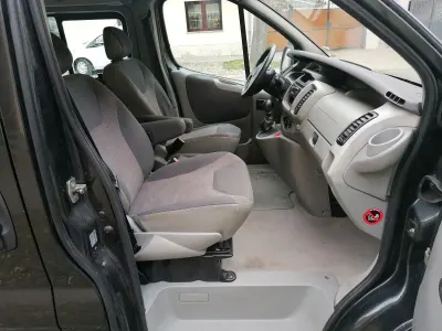 Używany Opel Vivaro 135 KM (99 kW) 2006 Czarny Minivan