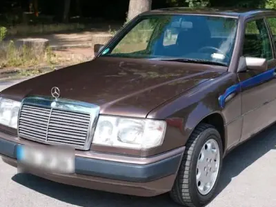 Gebraucht Mercedes E200 136 PS (100 kW) 1993 Braun Limousine