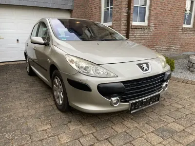 Gebraucht Peugeot 307 Premium 109 PS (80 kW) 2006 Silber Limousine