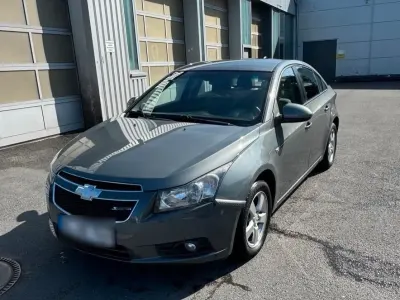Gebraucht Chevrolet Cruze 113 PS (83 kW) 2010 Grau Limousine