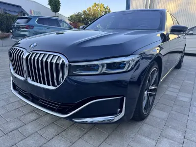 Gebraucht BMW 750 400 PS (294 kW) 2019 Blau Limousine
