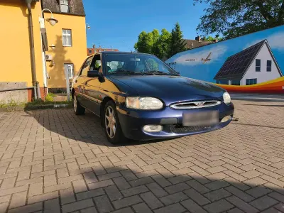 Gebraucht Ford Escort 90 PS (66 kW) 1999 Blau Limousine
