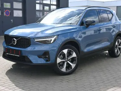 Gebraucht Volvo XC40 Ultra 163 PS (119 kW) 2025 Fjord blue metallic SUV