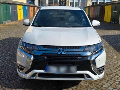 Second-hand Mitsubishi Outlander P-HEV Plus 224 CP (164 kW) 2020 Alb SUV