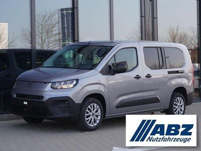 Neu Fiat Doblò 131 PS (96 kW) 2026 Silber Van / Kleinbus
