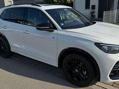 Gebraucht VW Tiguan R-line 150 PS (110 kW) 2024 Weiß SUV