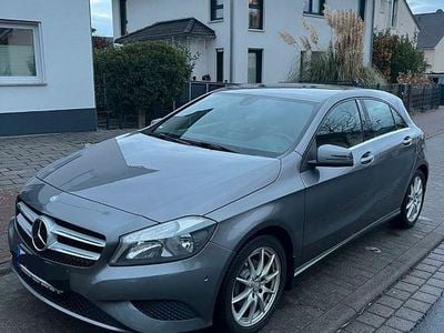 Gebraucht Mercedes A180 109 PS (80 kW) 2014 Grau Limousine