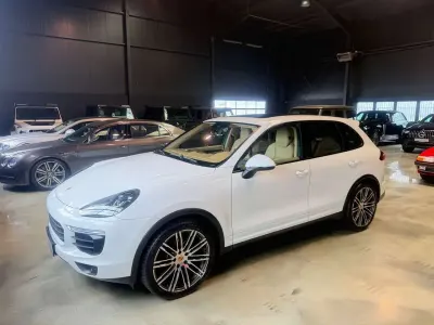 Gebraucht Porsche Cayenne Turbo 262 PS (192 kW) 2015 Weiß SUV
