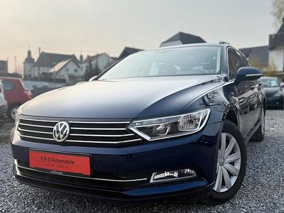 Gebraucht VW Passat 150 PS (110 kW) 2018 Blau Kombi