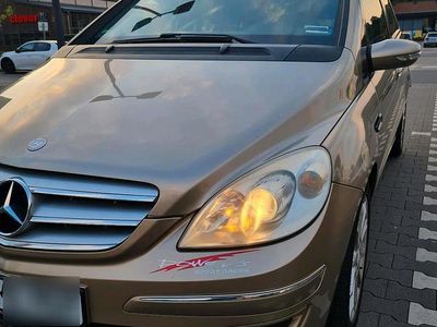 Mercedes B200
