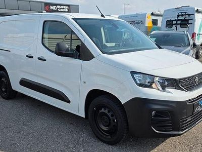 Gebraucht Peugeot Partner 102 PS (75 kW) 2019 Weiß Van / Kleinbus