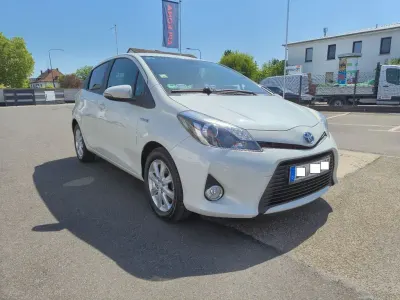 Gebraucht Toyota Yaris 75 PS (55 kW) 2014 Weiß Kleinwagen