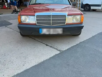 Gebraucht Mercedes 190 73 PS (53 kW) 1984 Rot Limousine