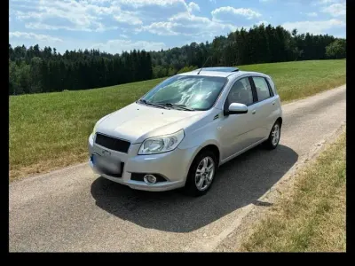Gebraucht Chevrolet Aveo 101 PS (74 kW) 2010 Silber Kleinwagen