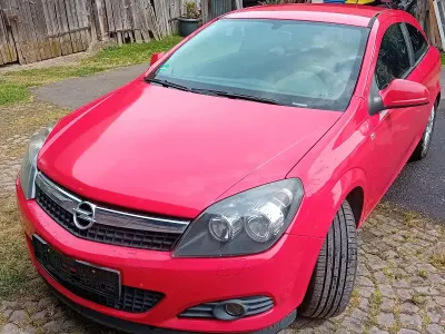 Używany Opel Astra GTC 90 KM (66 kW) 2009 Czerwony Coupe