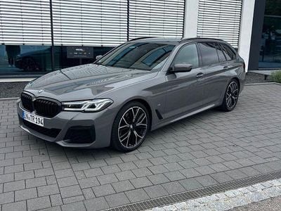 Grau Gebraucht 2021 BMW 520 M Sport Kombi | 32.000 € (Teuer)