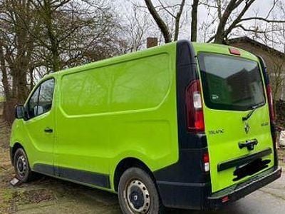 Usado Renault Trafic 120 HP (88 kW) 2016 Verde Monovolume